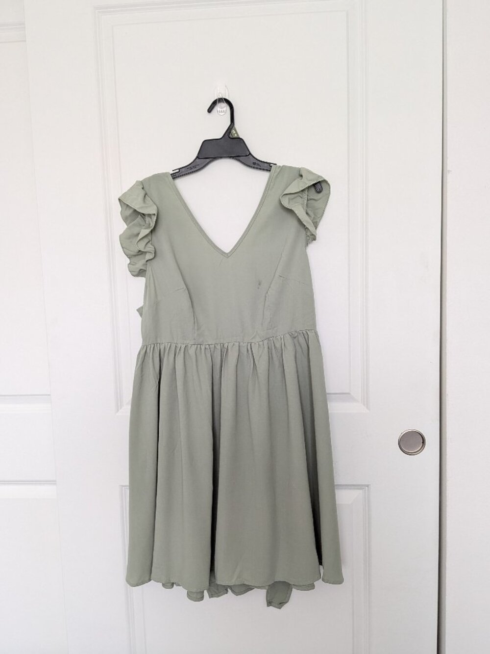 Green tie-back dress